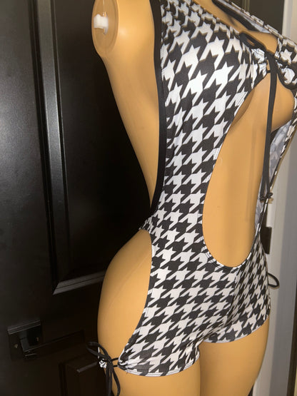 HOUNDSTOOTH HOTTIE
